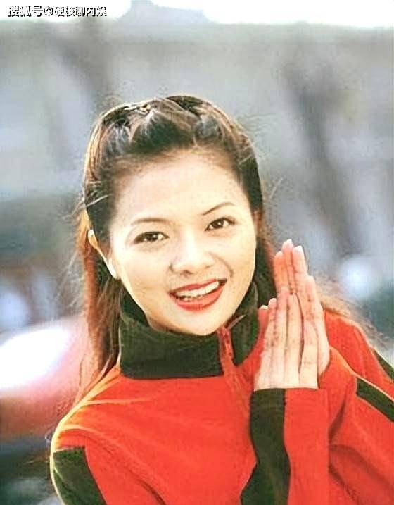 曾是主持界天后！她因走錯1步「人氣不再淡出螢光幕」　53歲「黑眼圈明顯又發福」網卻讚：平凡也是幸福