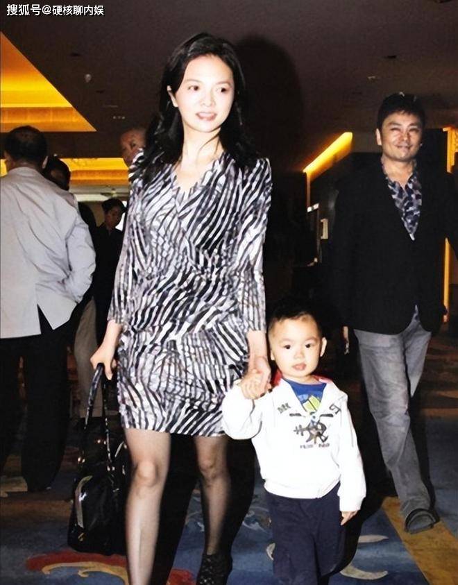 曾是主持界天后！她因走錯1步「人氣不再淡出螢光幕」　53歲「黑眼圈明顯又發福」網卻讚：平凡也是幸福