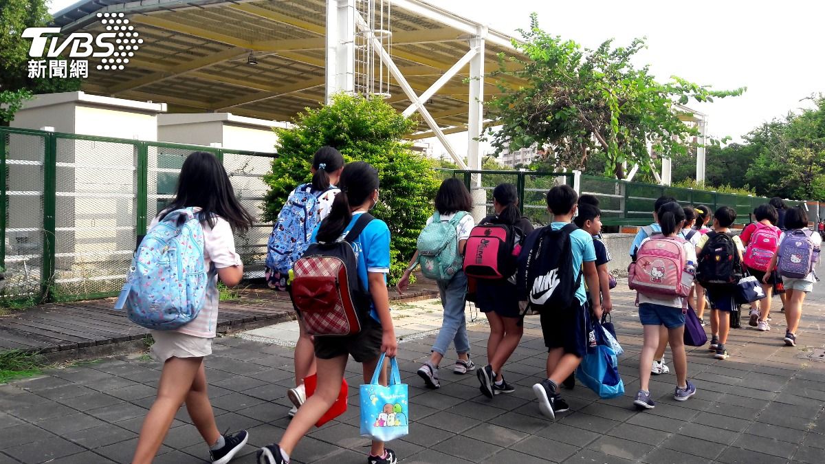怒嗆被當盤子！桃園國小「3天畢旅7290元」他轟太貴　「行程表曝光」全網不挺：一堆恐龍家長