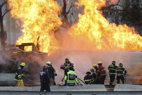 快訊／瓦斯槽車「驚傳大爆炸」！民眾尖叫逃命「罹難人數曝光」至少90傷