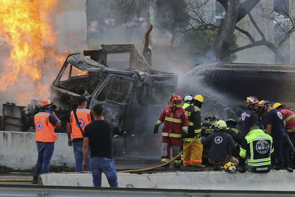 快訊／瓦斯槽車「驚傳大爆炸」！民眾尖叫逃命「罹難人數曝光」至少90傷