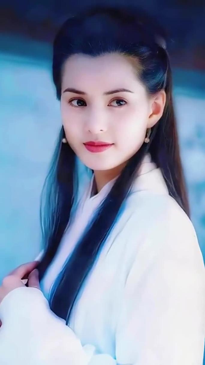 交往富商10年遭分手！大咖女星「59歲至今未婚未生」　穿露肚裝現身夜市「美到眾人驚嘆」：看不出年紀
