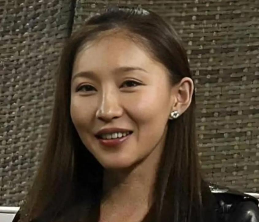 第6任老婆！34歲亞洲正妹「嫁81歲世界首富」低調生2孩　身份曝光後「她只做一件事」網讚嘆：難怪能收服浪子