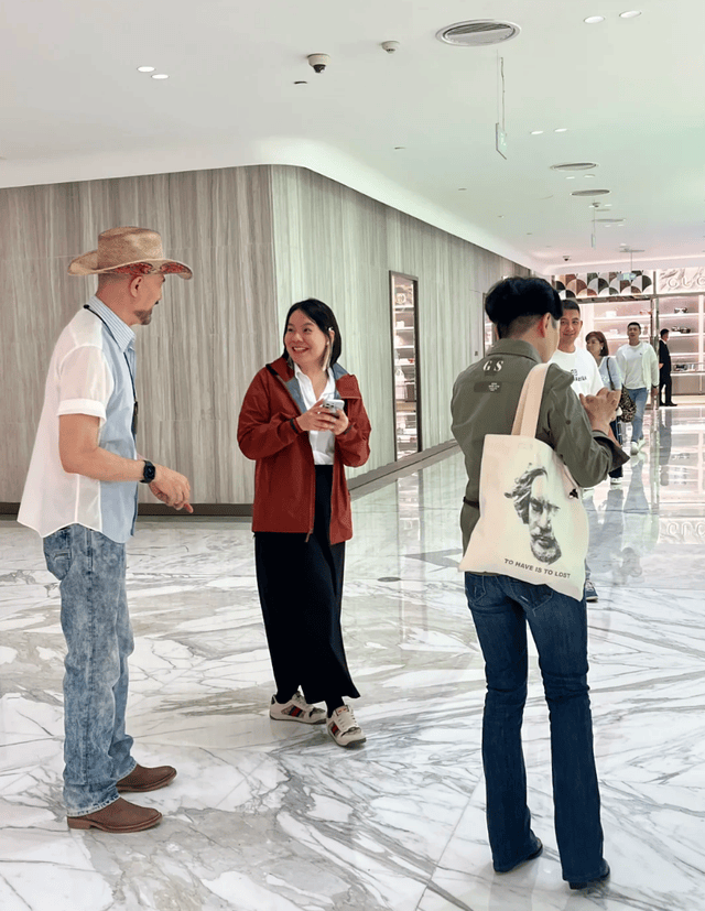 兩度想不開被老婆救回！63歲大咖男星「提前和兒子交代後事」　近況曝光「依舊時尚帥氣」私下親民