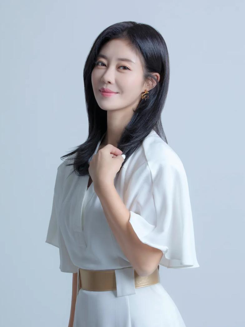 兩段婚姻皆失敗！昔日當紅女星「如今學美髮賺錢維生」　辛苦當單親媽嘆「一毛撫養費都沒拿過」