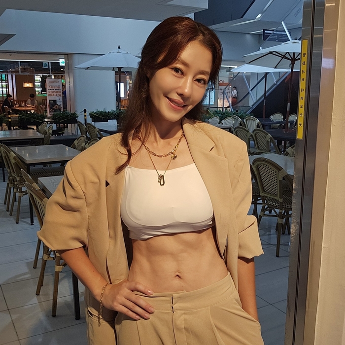 兩段婚姻皆失敗！昔日當紅女星「如今學美髮賺錢維生」　辛苦當單親媽嘆「一毛撫養費都沒拿過」