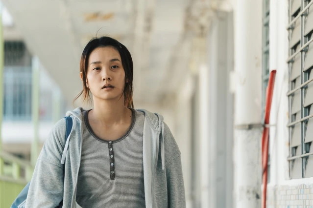 媳婦坐月子我去送雞湯,隔門聽到「媳婦和親家母對話」我在門口淚崩