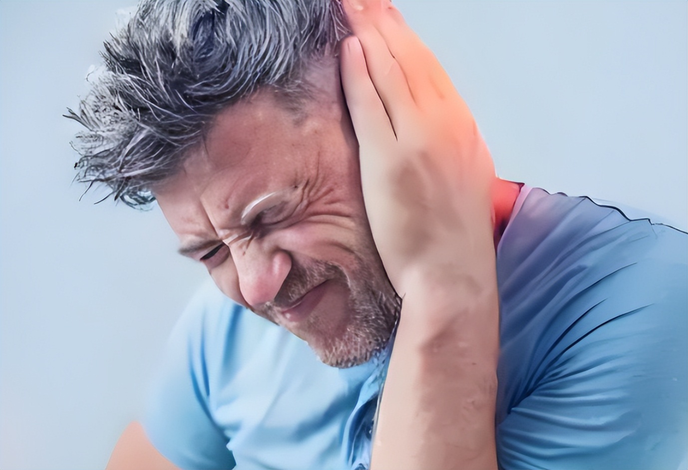 身體有癌，耳朵先知！耳朵「出現3個異常」暗示癌症來敲門了