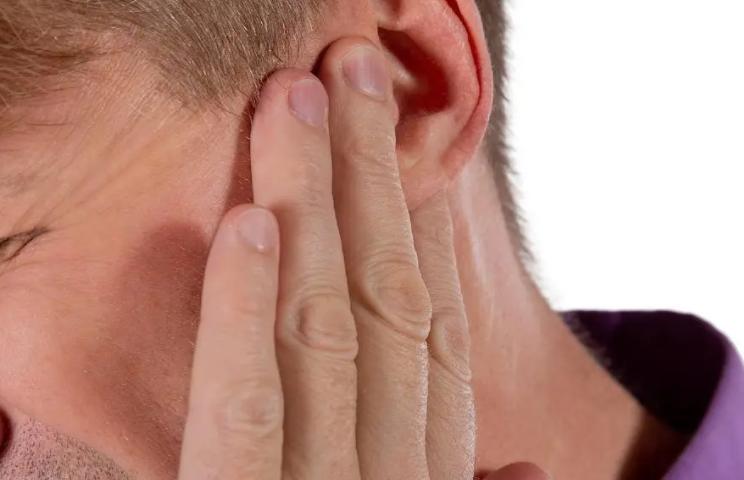 身體有癌，耳朵先知！耳朵「出現3個異常」暗示癌症來敲門了