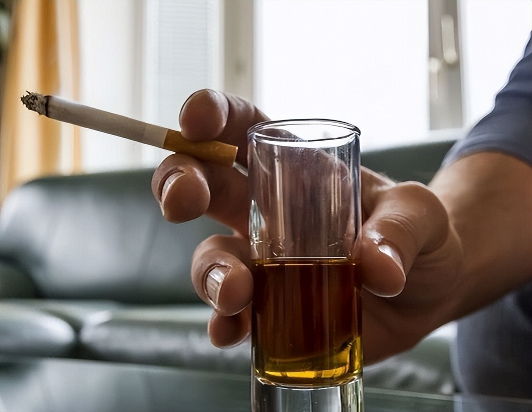 身體有癌，耳朵先知！耳朵「出現3個異常」暗示癌症來敲門了