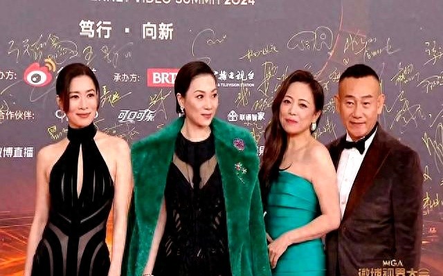 真的是本人！56歲演技派女星「淡出親自煮咖啡」　近照曝光「白滑美肌如少女」看不出年過半百
