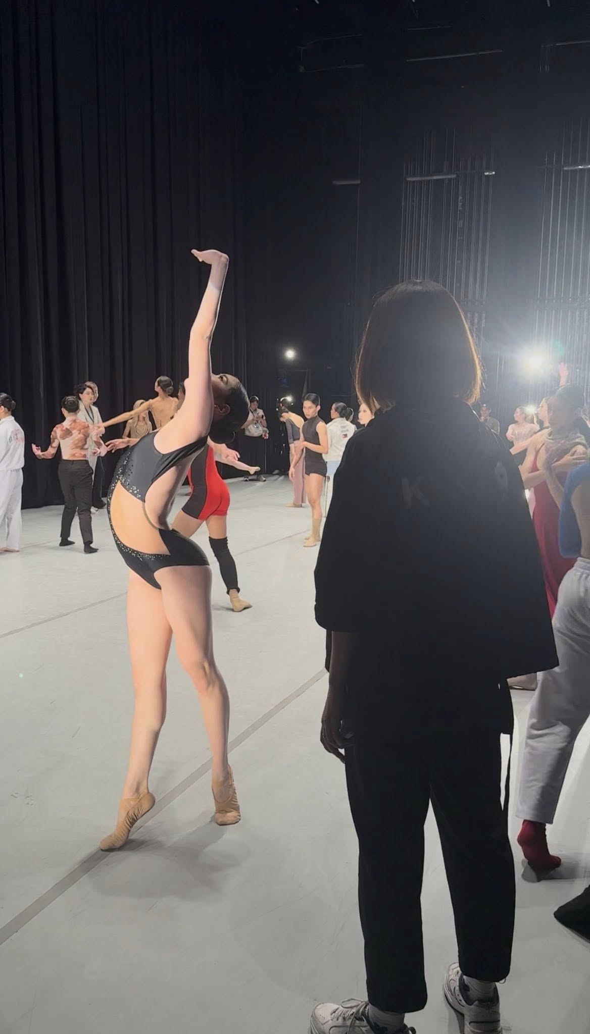 台塑4代公主「絕美舞姿」驚豔國際舞台！　才15歲「遺傳名媛媽大長腿」網狂讚：最美新星誕生！