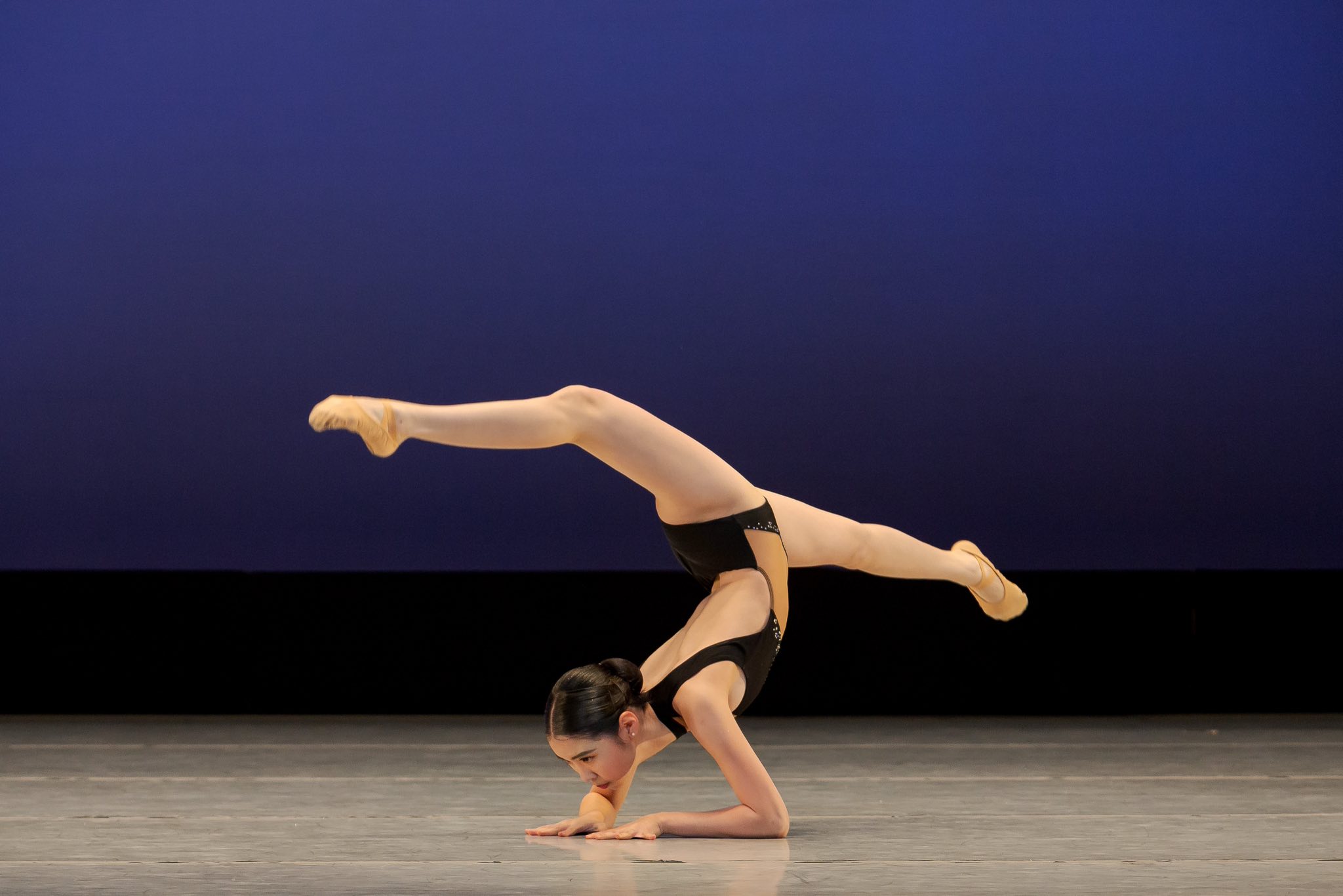 台塑4代公主「絕美舞姿」驚豔國際舞台！　才15歲「遺傳名媛媽大長腿」網狂讚：最美新星誕生！