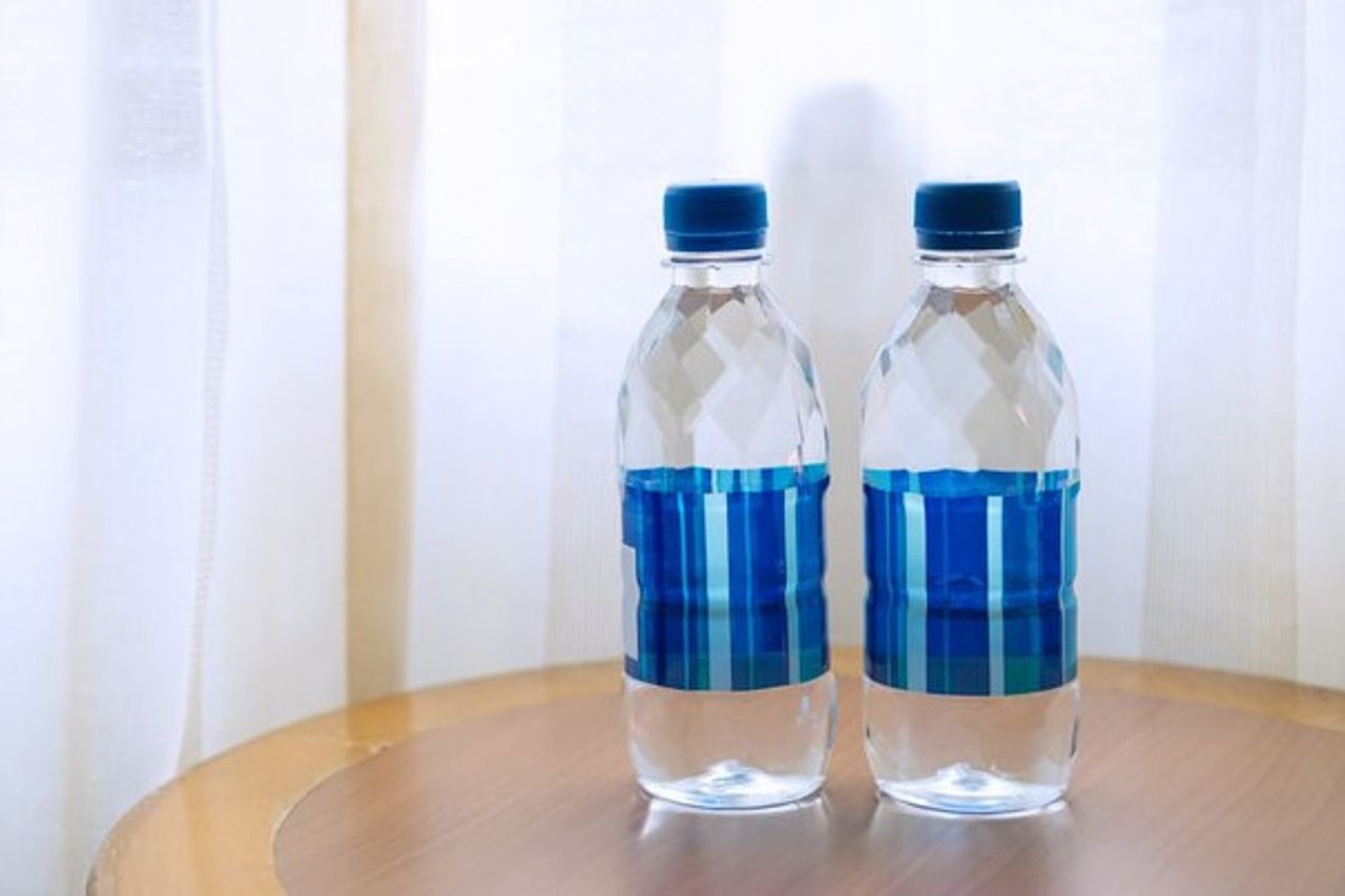 不只禁止一次性備品！飯店擴大禁令「礦泉水也不提供」上路時間曝光