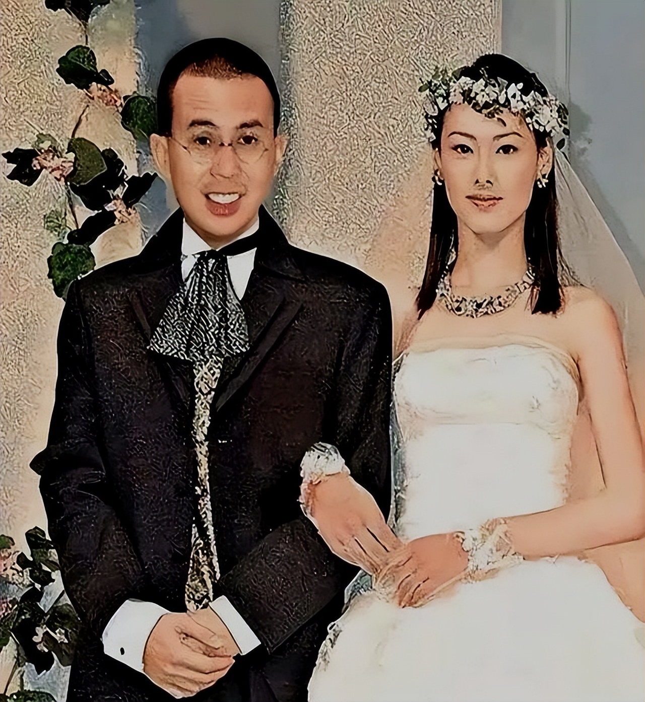 為富商生3子卻分手！大咖女星「再現身卻比過往更美」　近況曝光「靠自己再翻紅」：沒人敢再叫她棄婦