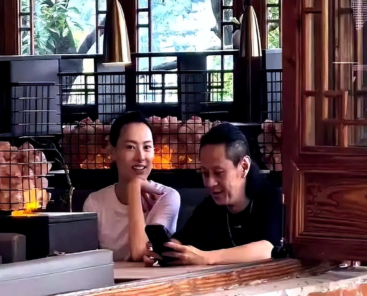 為富商生3子卻分手！大咖女星「再現身卻比過往更美」　近況曝光「靠自己再翻紅」：沒人敢再叫她棄婦