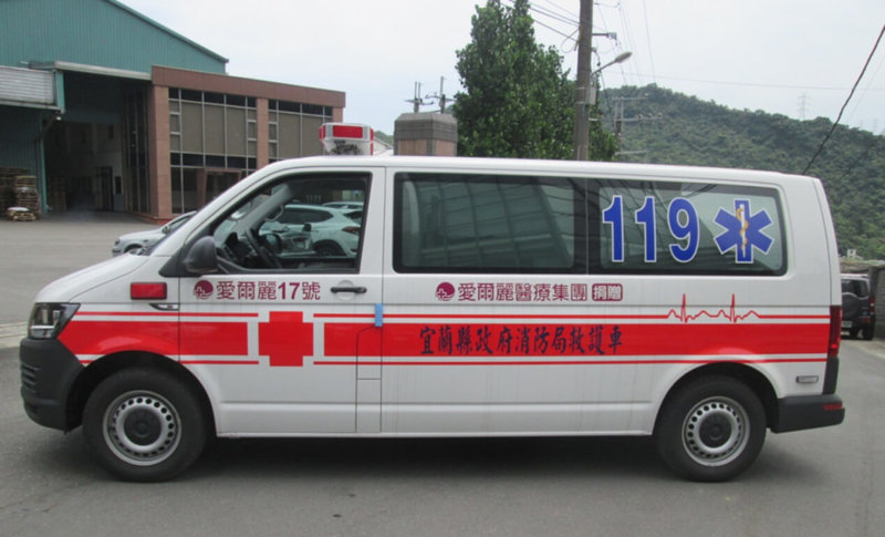桃園突然冒濃煙！竟是77歲老翁「滾地被燒成火球」　緊急撲滅「送醫仍不治」