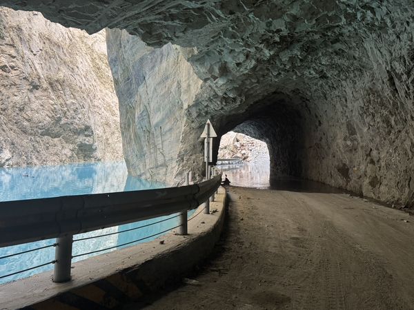 快訊／花蓮驚見新堰塞湖！水位狂漲「大水淹進隧道」　現況曝光「緊急撤離948人」