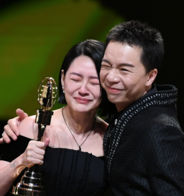 隔20年再奪金鐘！小S遭酸「靠姊姊過世拿安慰獎」評審說出真相了