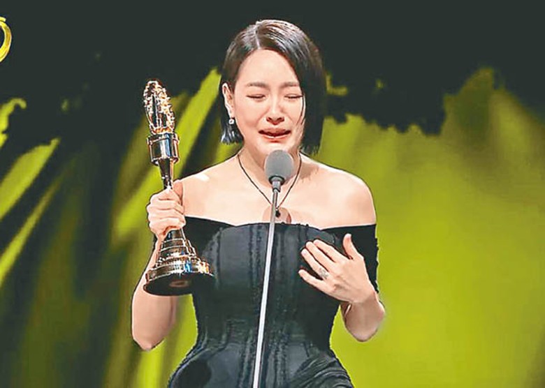 隔20年再奪金鐘！小S遭酸「靠姊姊過世拿安慰獎」評審說出真相了