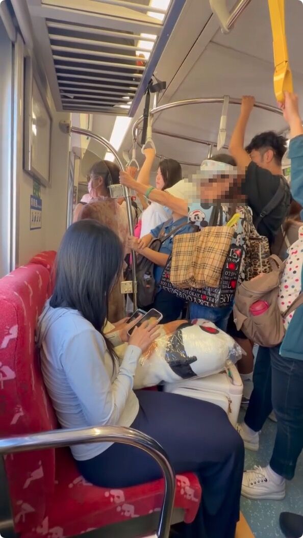老人逼「孕婦讓座」！她被拒竟嘲諷「別再生了」：生了也不會教　下一秒情勒旁邊幼童