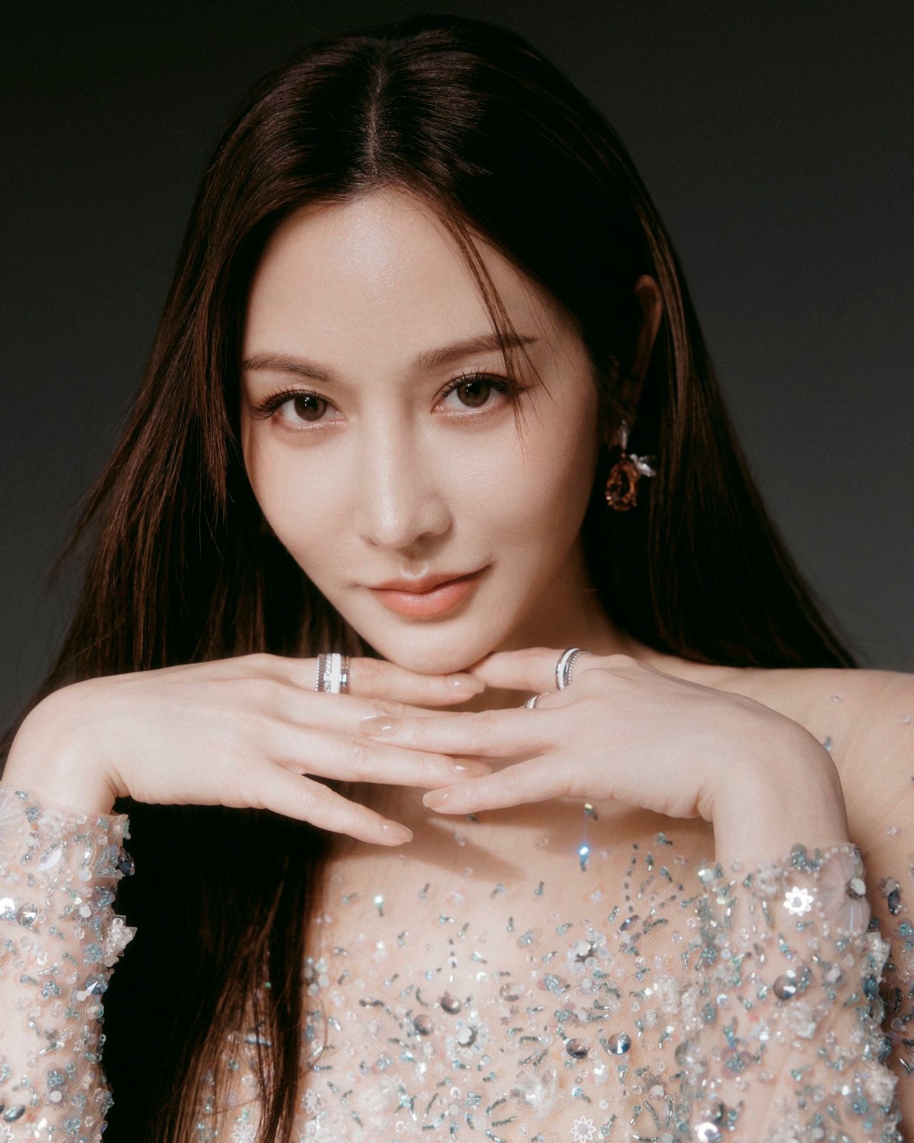 無法親眼看見！曾莞婷出道27年「遭酸此生與獎項無緣」　如今淚崩「把獎項獻給他」：他來不及看到我被認同...