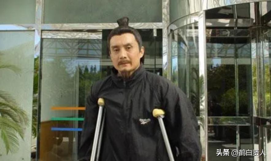 演藝事業全毀！68歲老戲骨「被謝霆鋒打成重傷」　前妻6度流產離婚「如今靠賣滷肉維生」...