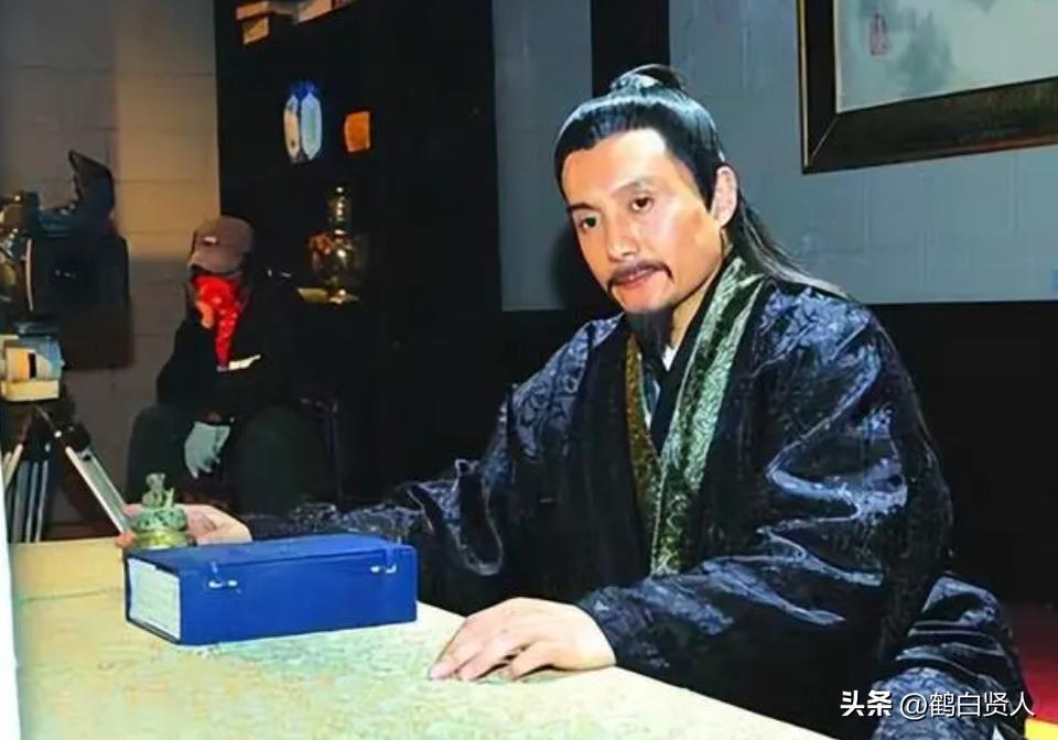 演藝事業全毀！68歲老戲骨「被謝霆鋒打成重傷」　前妻6度流產離婚「如今靠賣滷肉維生」...