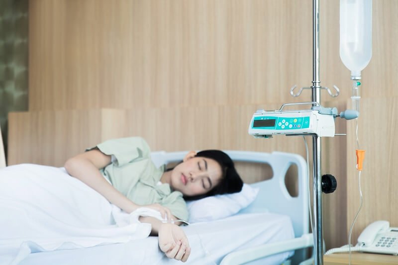 丈夫背著我「偷轉175萬給婆婆」全為了小舅子！隔天出車禍「我立刻放棄治療」：讓他死吧