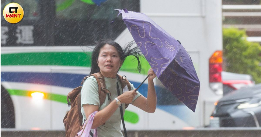 最新／台北桃園入列！4縣市雨量「達停班課標準」