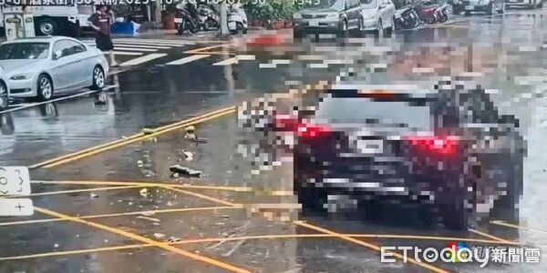 豪雨上班釀禍！賓士男開車「撞飛老夫妻」釀1死1傷　肇事者「竟是台灣大咖」遭移送法辦...