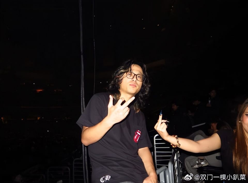 當紅男歌手「驚傳身亡」震撼歌壇！媽媽悲痛證實：「上個月才發新歌...」
