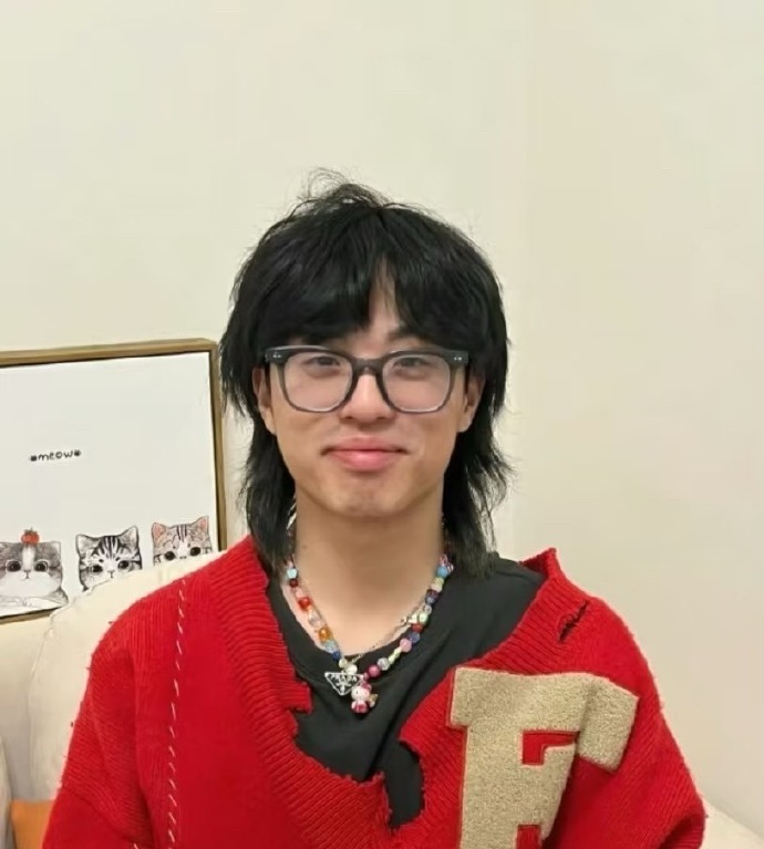 當紅男歌手「驚傳身亡」震撼歌壇！媽媽悲痛證實：「上個月才發新歌...」