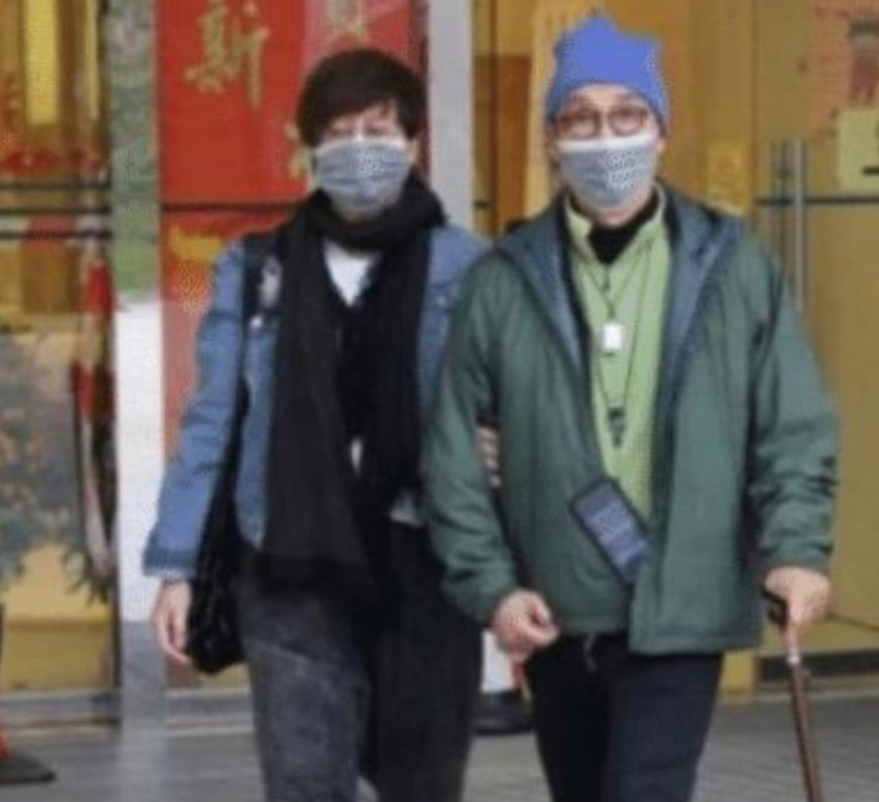 撐拐杖現身驚傳中風！76歲老戲骨「最新近照曝光」網一看愣住：真的瘦了...