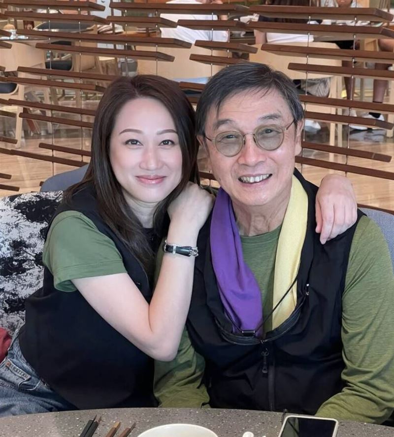 撐拐杖現身驚傳中風！76歲老戲骨「最新近照曝光」網一看愣住：真的瘦了...