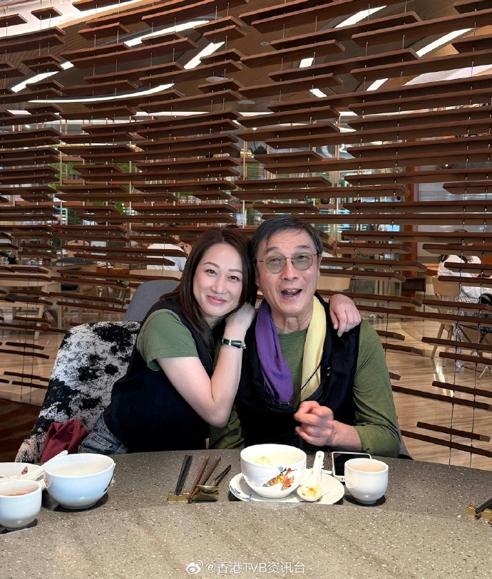 撐拐杖現身驚傳中風！76歲老戲骨「最新近照曝光」網一看愣住：真的瘦了...