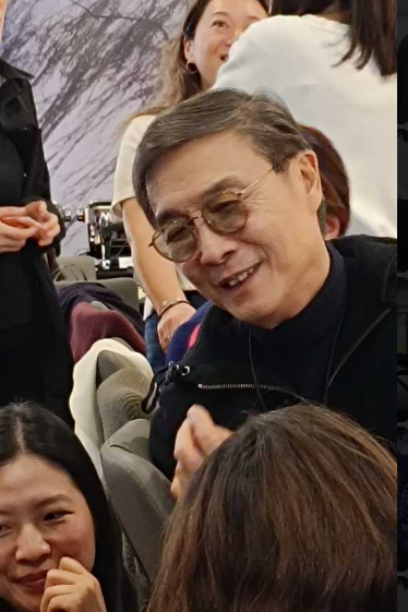 撐拐杖現身驚傳中風！76歲老戲骨「最新近照曝光」網一看愣住：真的瘦了...