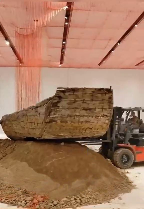 于朦朧生前「送醫畫面」疑流出!身體癱軟「多名黑衣人抬下階梯」