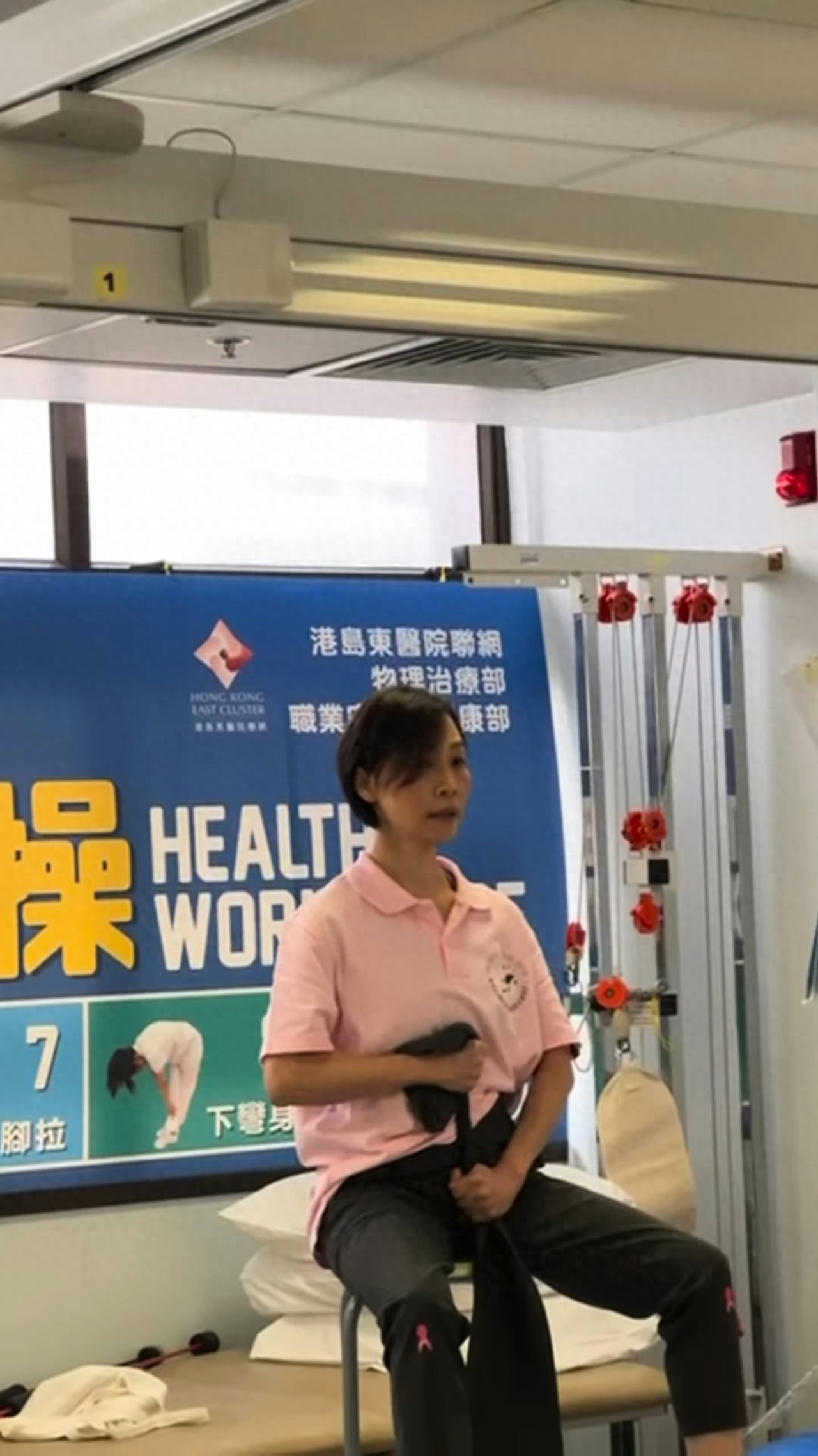 當紅時引退23年!56歲歌壇天后「改行當運動教練」 頂素顏現身「選擇優雅老去」不再留戀名利