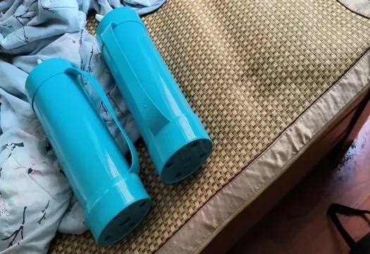 退租後就消失!房東困惑打掃「翻出2個藍色瓶子」立刻報警