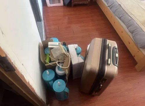 退租後就消失!房東困惑打掃「翻出2個藍色瓶子」立刻報警