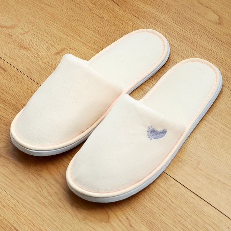 大家都搞錯了!命理師示警「住飯店5大禁忌」 進門時敲門「禁說一句話」:容易惹怒靈體