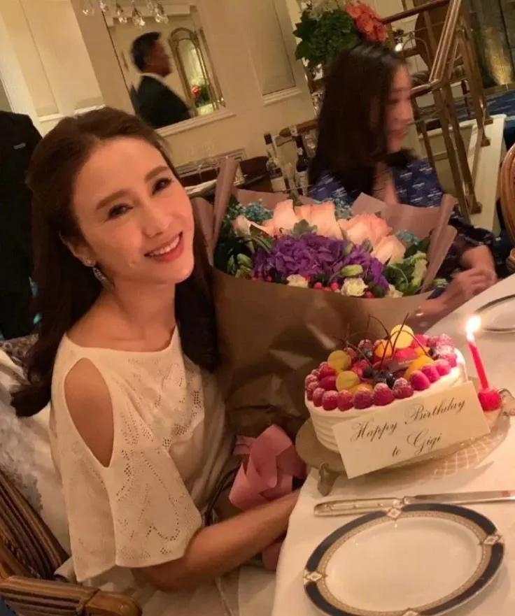 始終選擇善良!昔日第一美人「為照顧重傷弟息影」 後又「嫁殘疾老公」時隔17年亮相