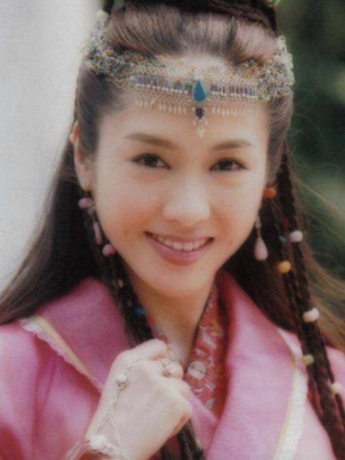 始終選擇善良!昔日第一美人「為照顧重傷弟息影」 後又「嫁殘疾老公」時隔17年亮相