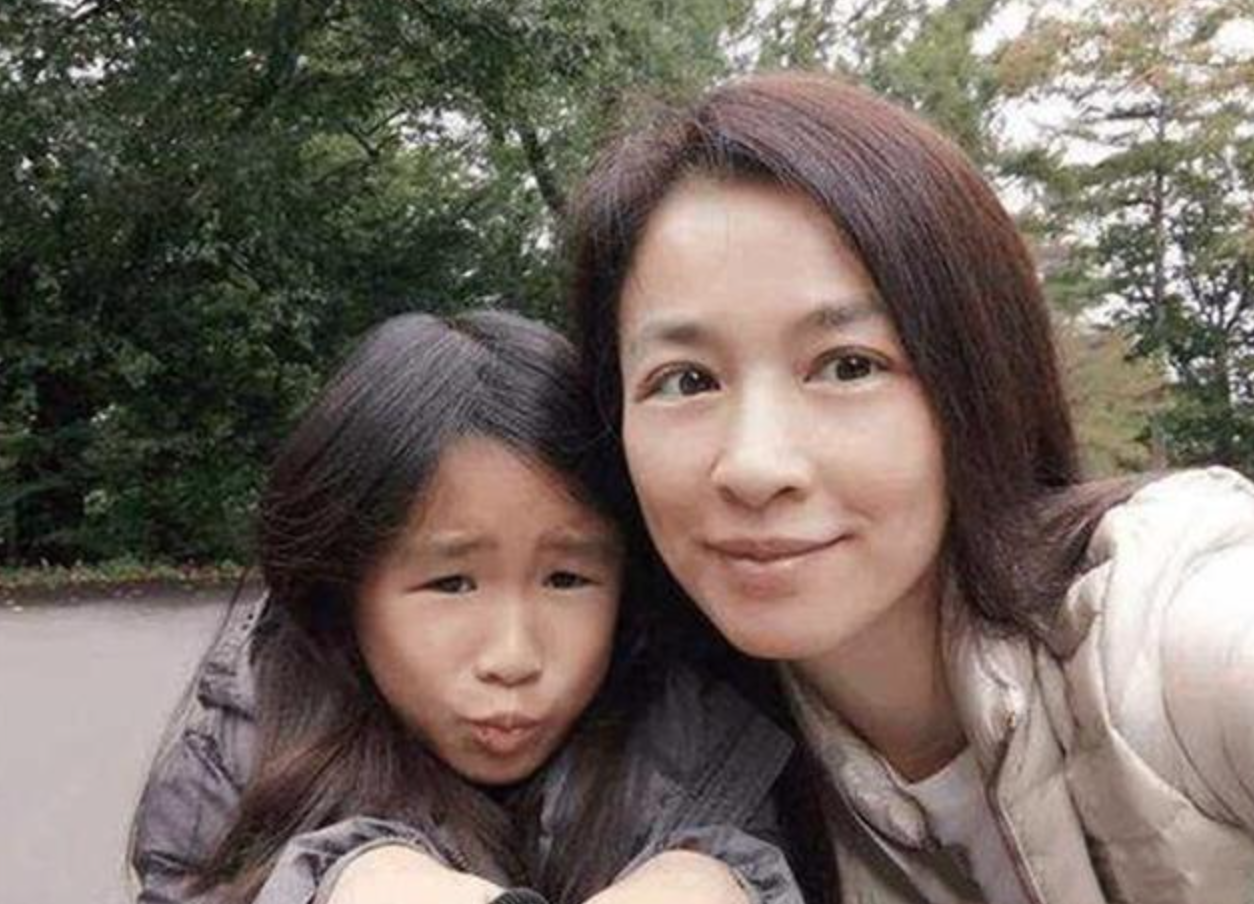 媽媽是第一美女!張庭愛女「從小被笑像老鼠」飽受爭議 如今15歲「變身170cm超模」神逆襲:越大越漂亮