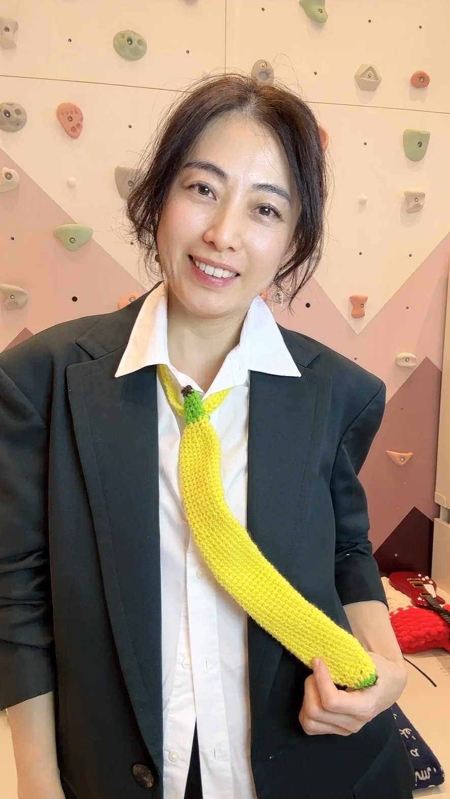 嫁給大28歲富豪!千億富太「被目擊路邊攤吃雞蛋糕」 1舉動太接地氣:「這才是真正的富裕」