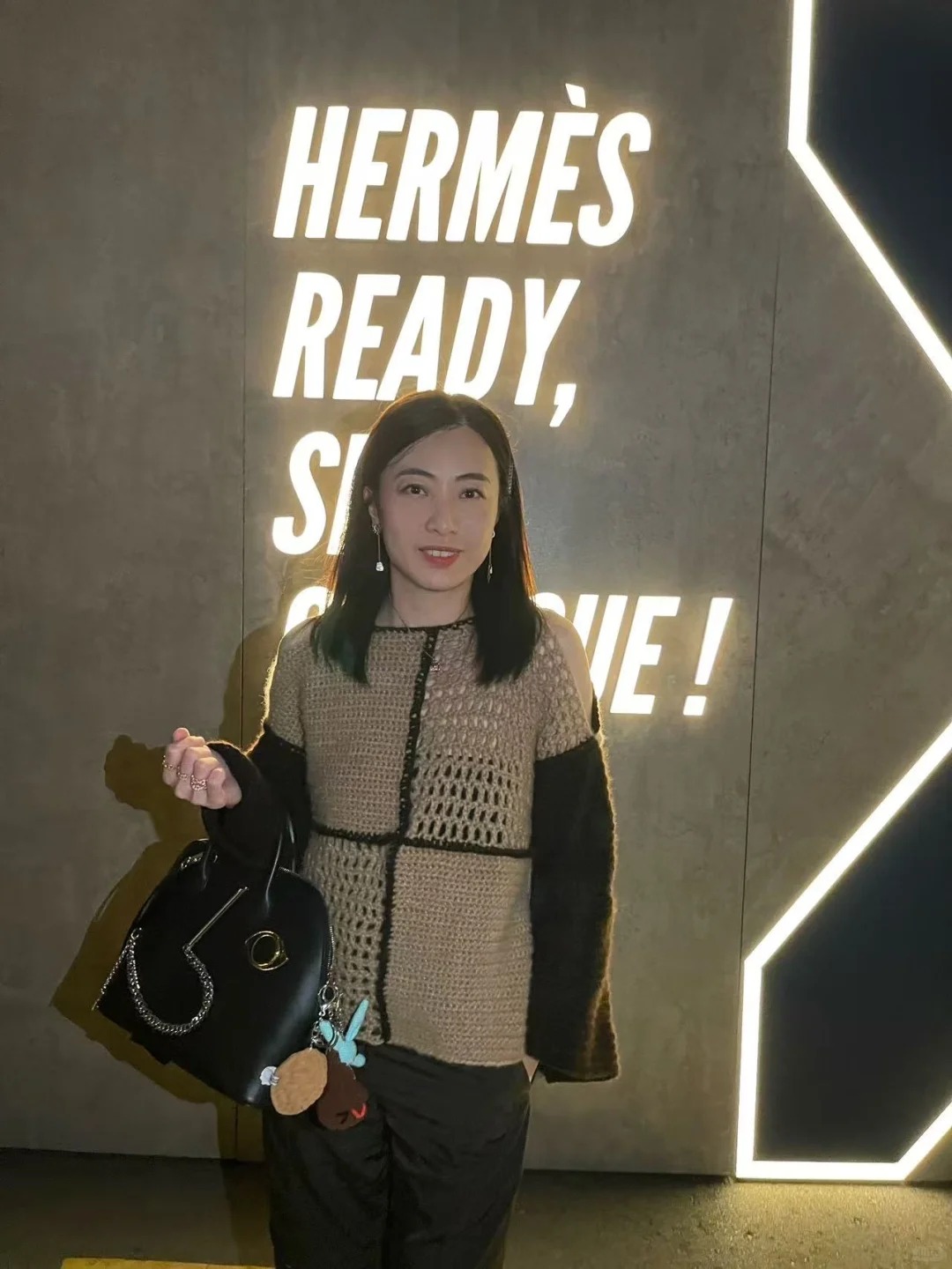 嫁給大28歲富豪!千億富太「被目擊路邊攤吃雞蛋糕」 1舉動太接地氣:「這才是真正的富裕」