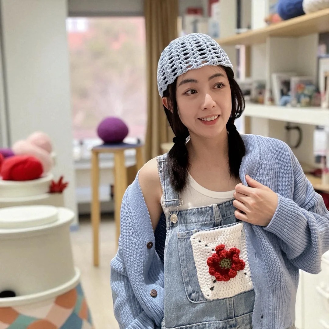 嫁給大28歲富豪!千億富太「被目擊路邊攤吃雞蛋糕」 1舉動太接地氣:「這才是真正的富裕」