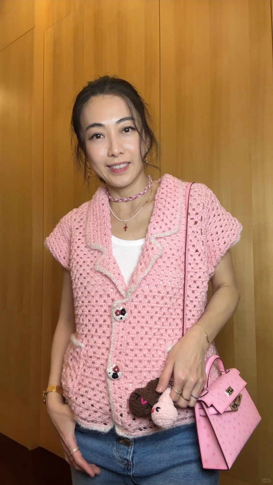 嫁給大28歲富豪!千億富太「被目擊路邊攤吃雞蛋糕」 1舉動太接地氣:「這才是真正的富裕」