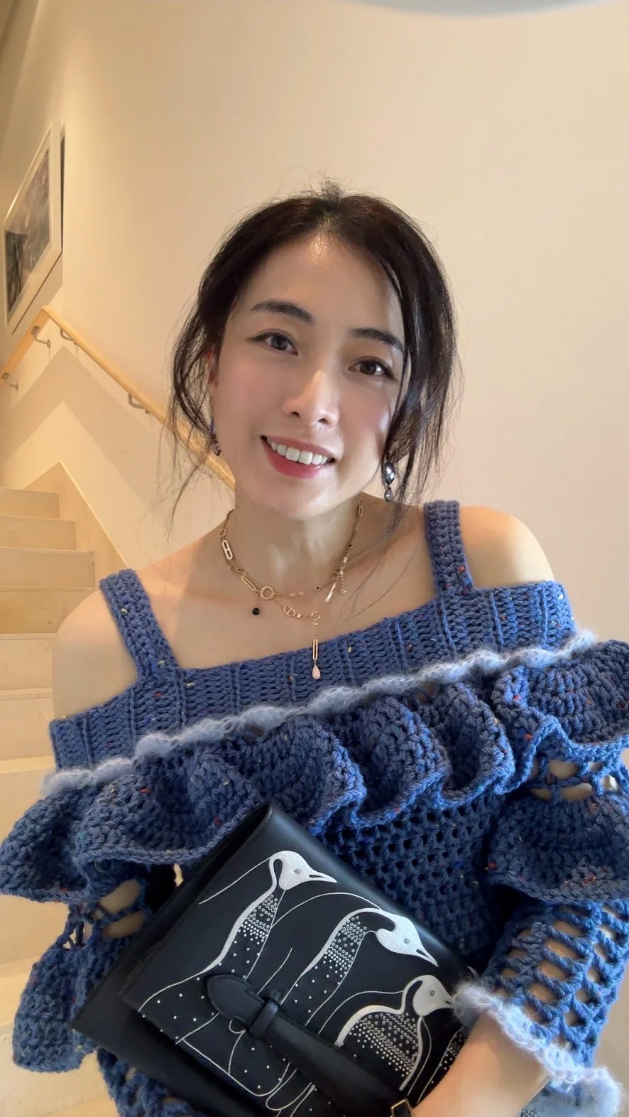 嫁給大28歲富豪!千億富太「被目擊路邊攤吃雞蛋糕」 1舉動太接地氣:「這才是真正的富裕」